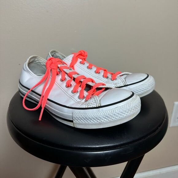 CLEARANCE! White Converse Low Cut Leather Chucks Size Women’s 7 EUC - Picture 2 of 5